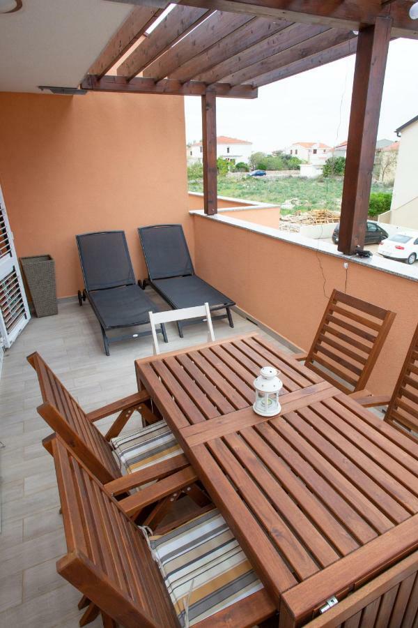 Apartman Matej With Pool Povljana Exteriör bild