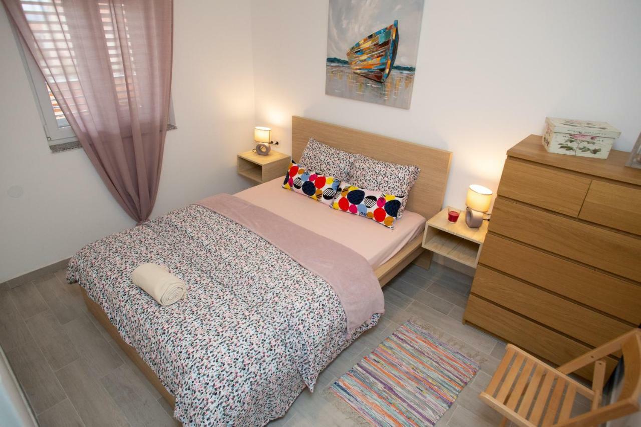 Apartman Matej With Pool Povljana Exteriör bild