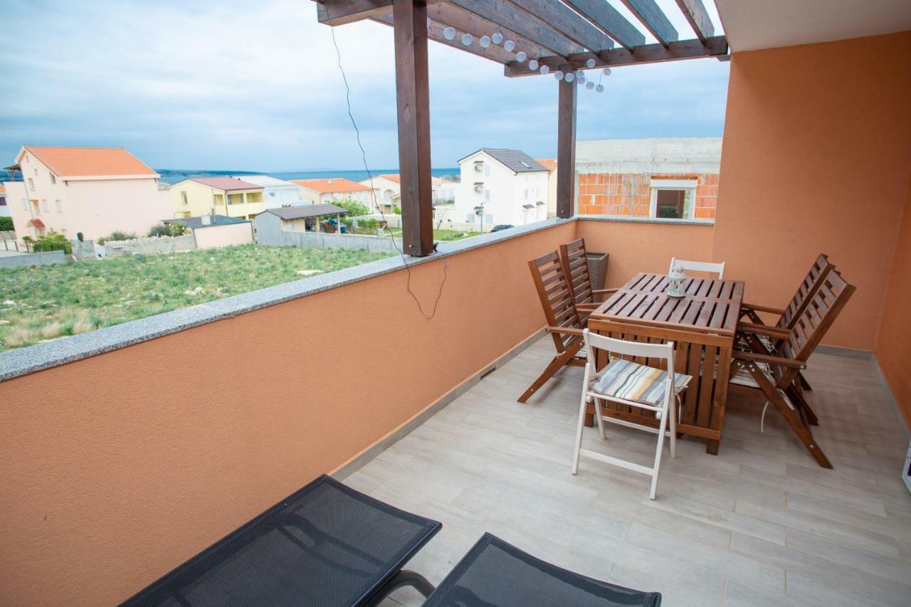 Apartman Matej With Pool Povljana Exteriör bild