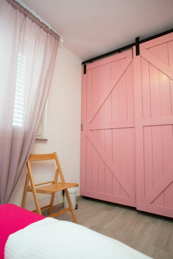 Apartman Matej With Pool Povljana Exteriör bild