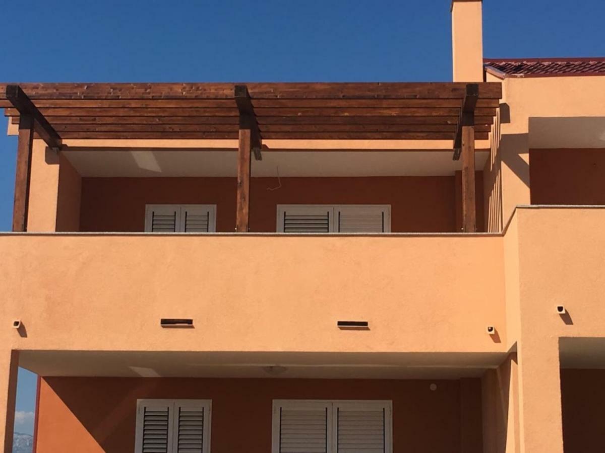 Apartman Matej With Pool Povljana Exteriör bild