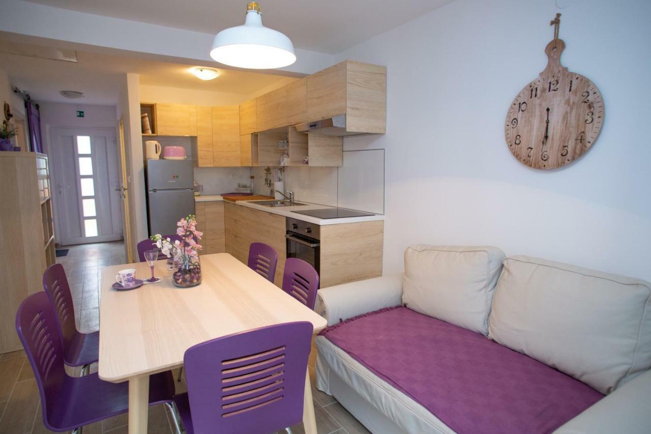 Apartman Matej With Pool Povljana Exteriör bild