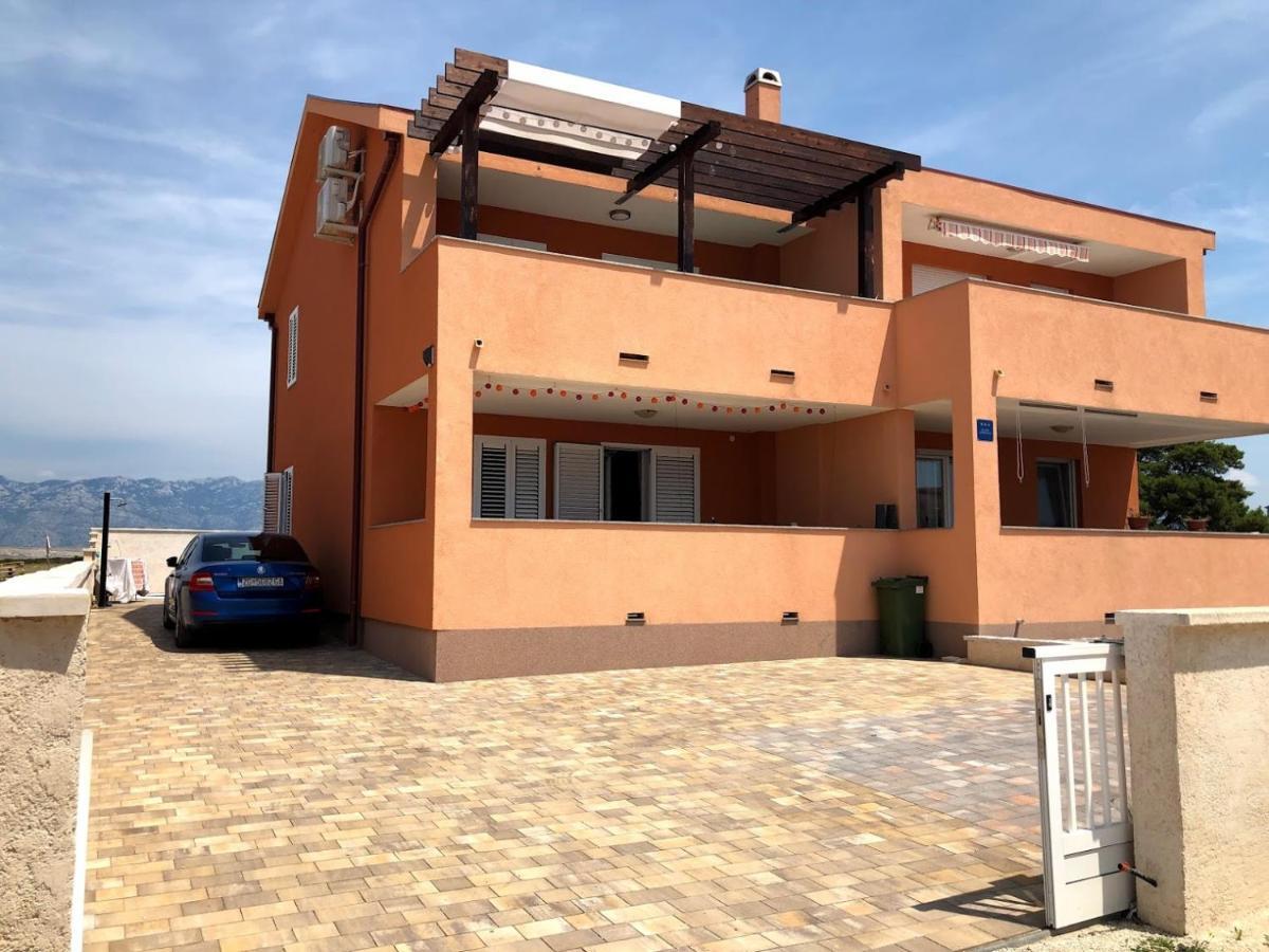 Apartman Matej With Pool Povljana Exteriör bild